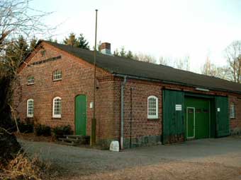 Das Gerätehaus in der teilausgebauten Scheune