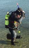 Taucher vorm Eintauchen in der Ostsee